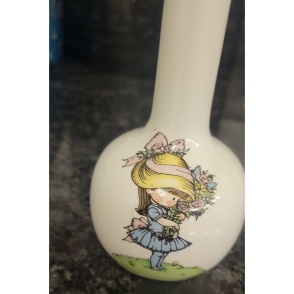 Vintage 1974 Joan Walsh Anglund Bud Vase With Girl & Sweet Remembrance Design - Picture 12 of 16